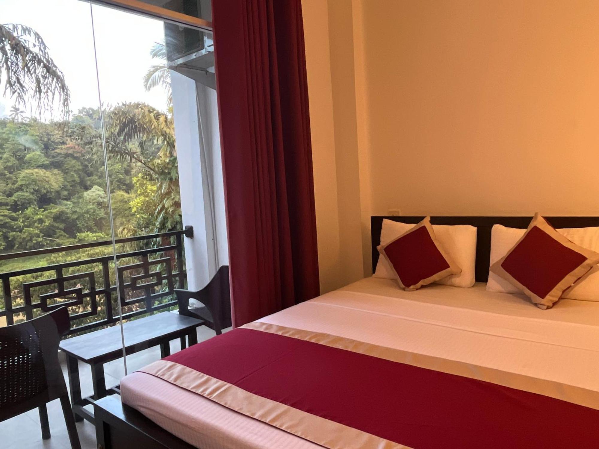 Kandy Rivers Edge Nature Resort ภายนอก รูปภาพ