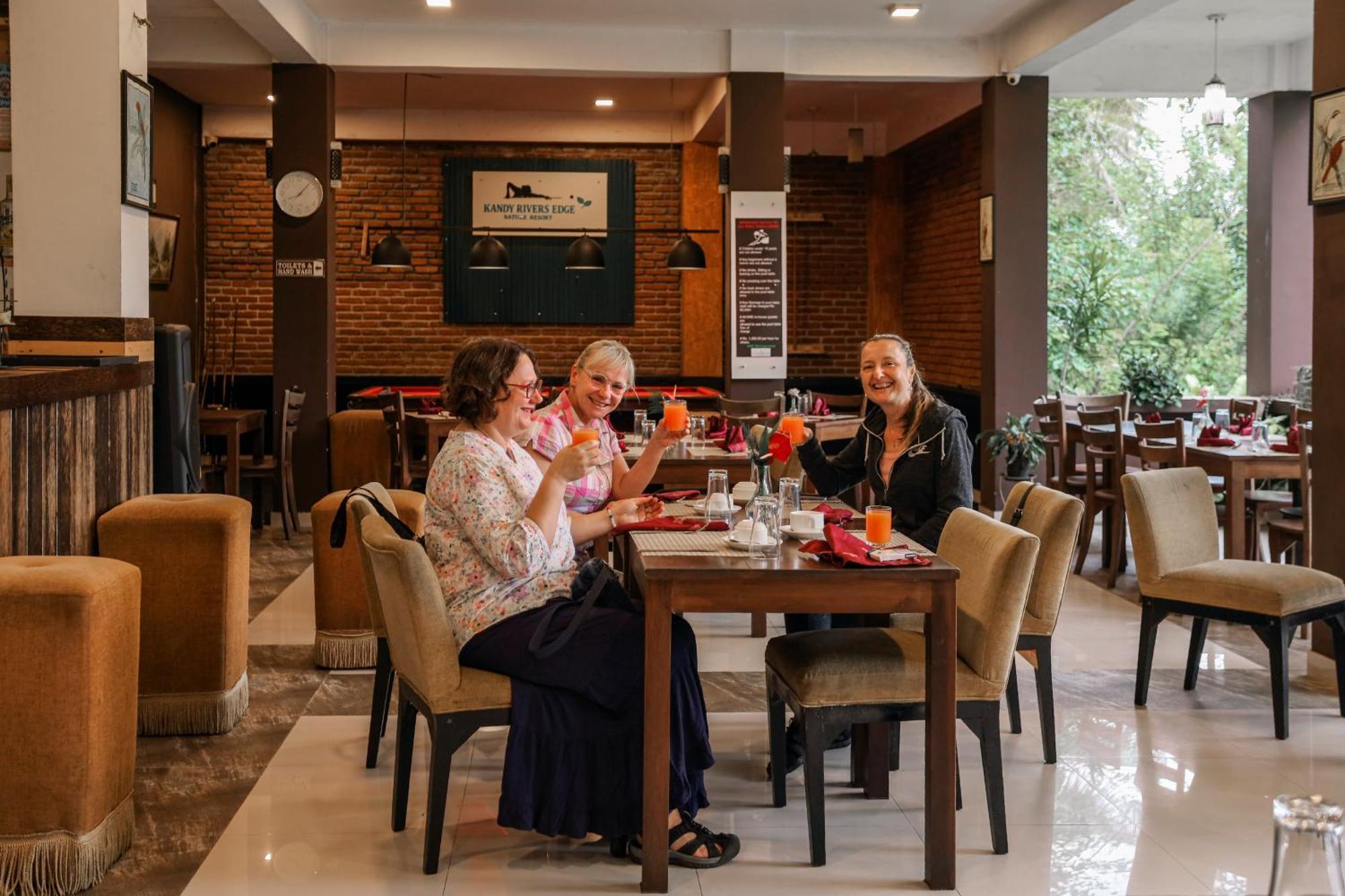 Kandy Rivers Edge Nature Resort ภายนอก รูปภาพ
