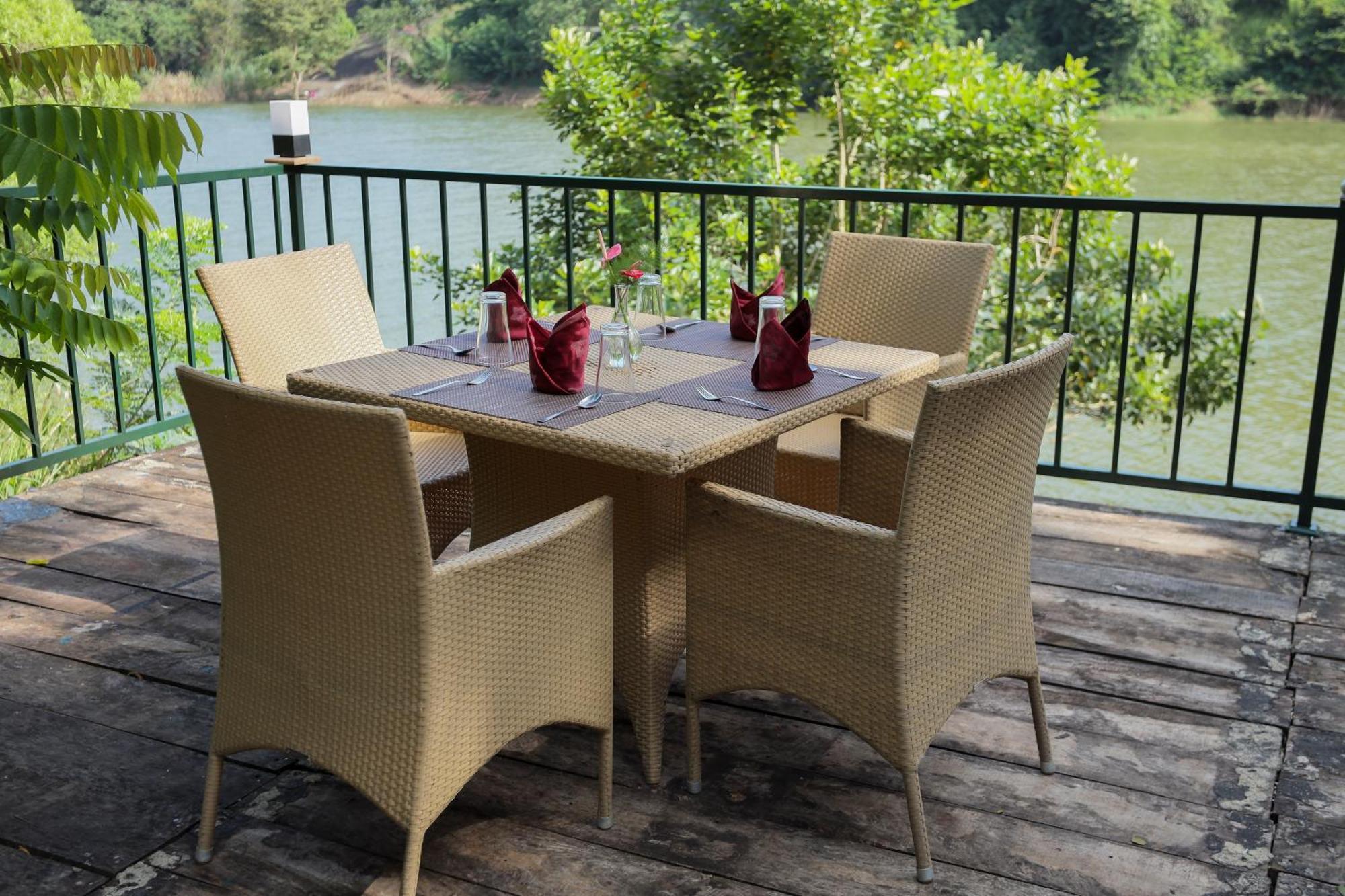Kandy Rivers Edge Nature Resort ภายนอก รูปภาพ