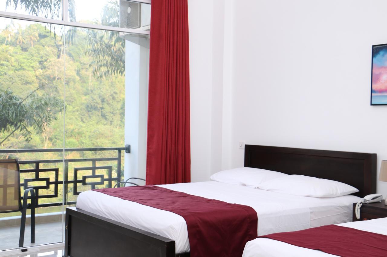 Kandy Rivers Edge Nature Resort ภายนอก รูปภาพ