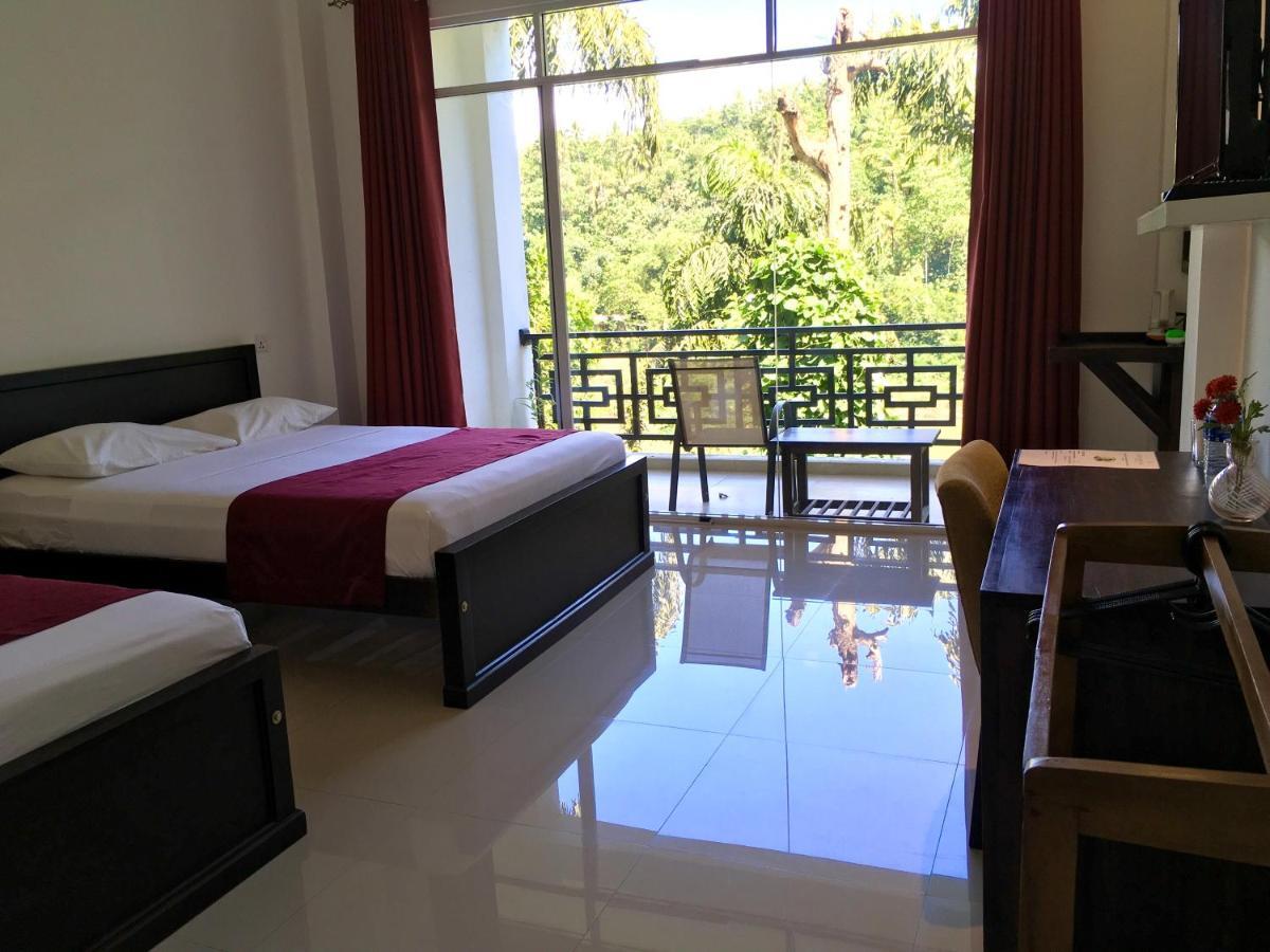 Kandy Rivers Edge Nature Resort ภายนอก รูปภาพ